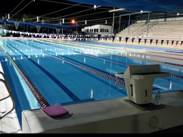 25m Outdoor Heated Pool